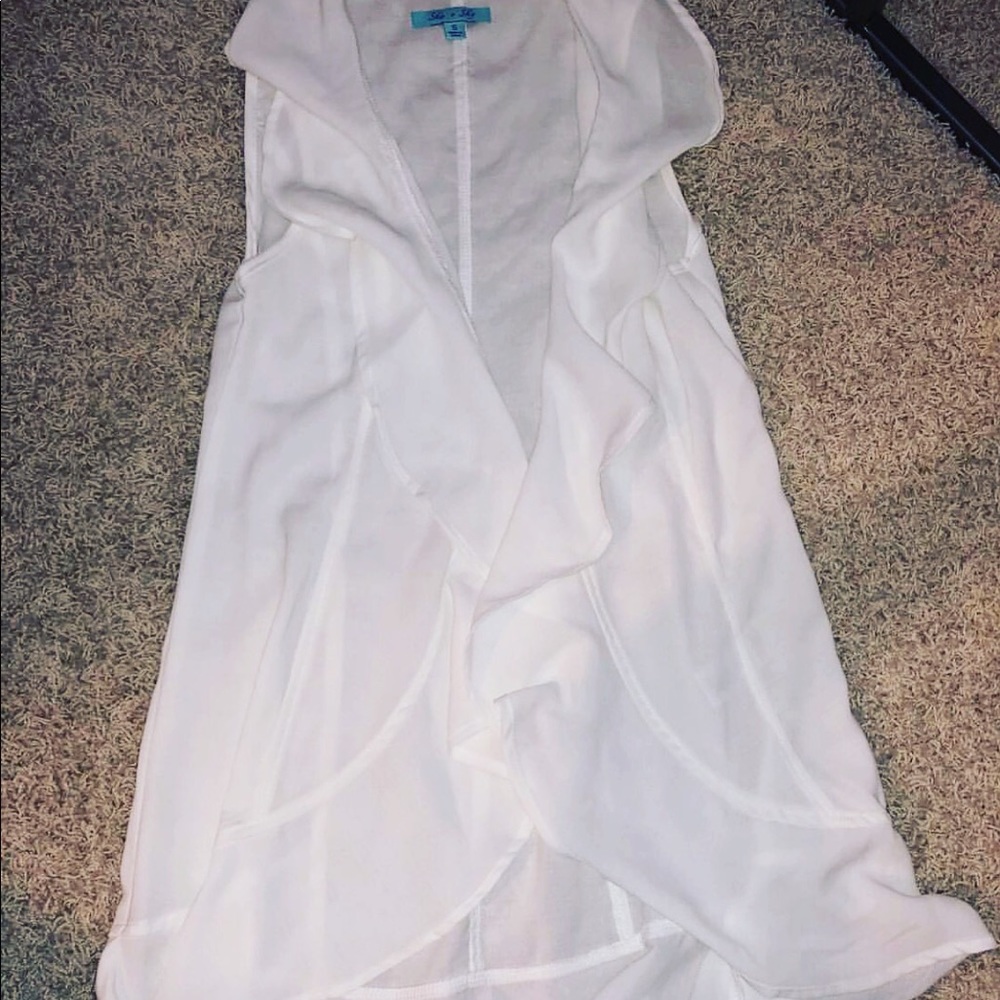 Ladies white ruffle top . Super cute!! Size small